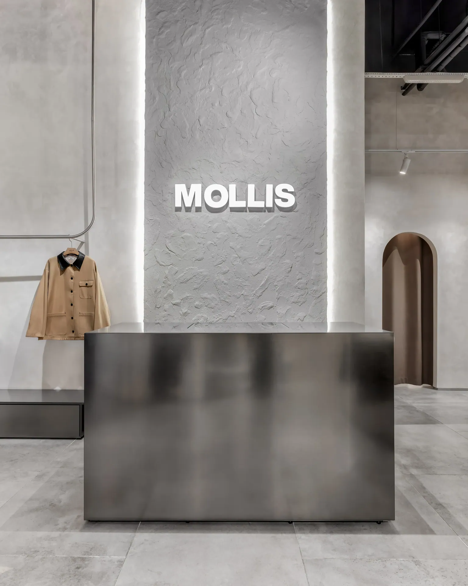 MOLLIS — image 3 of 9